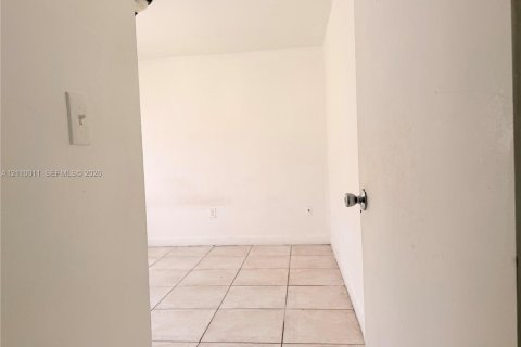 Apartamento en alquiler en Homestead, Florida, 2 dormitorios, 369.75 m2 № 2432509 - foto 9