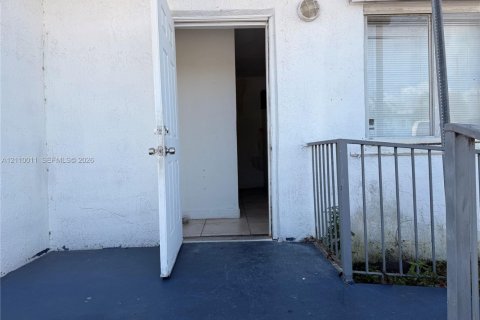 Apartamento en alquiler en Homestead, Florida, 2 dormitorios, 369.75 m2 № 2432509 - foto 15