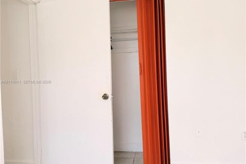 Apartamento en alquiler en Homestead, Florida, 2 dormitorios, 369.75 m2 № 2432509 - foto 7