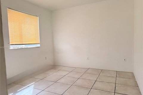 Apartamento en alquiler en Homestead, Florida, 2 dormitorios, 369.75 m2 № 2432509 - foto 10