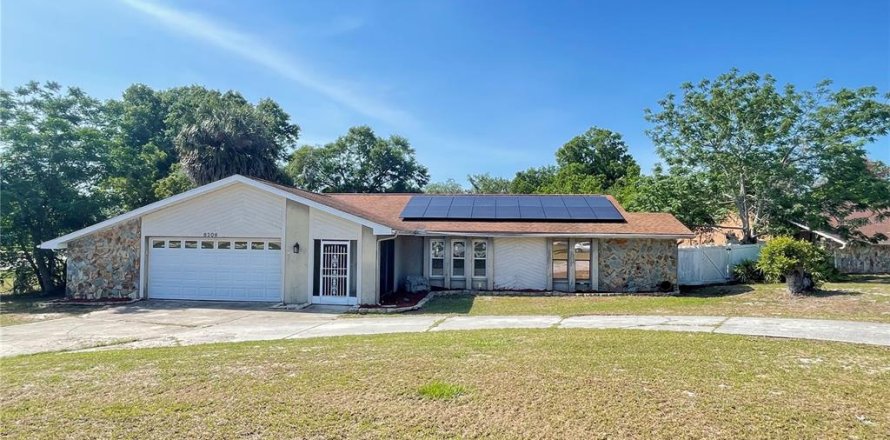 Casa en Weeki Wachee, Florida 3 dormitorios, 180.6 m2 № 1689858