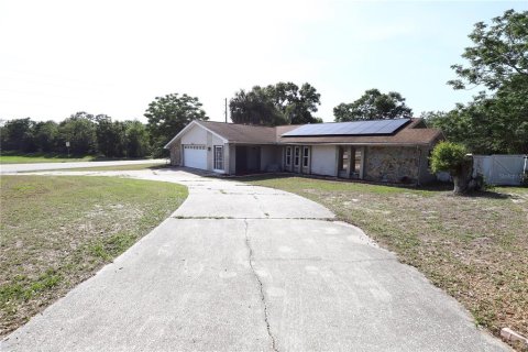 Casa en venta en Weeki Wachee, Florida, 3 dormitorios, 180.6 m2 № 1689858 - foto 2