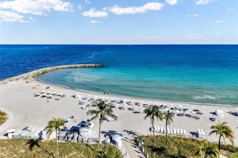 Condominio en venta en Bal Harbour, Florida, 2 dormitorios, 177.72 m2 № 2303881 - foto 3