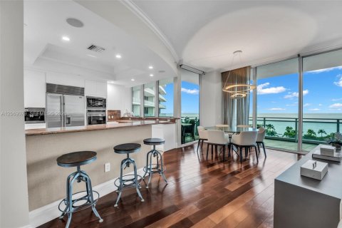 Condominio en venta en Bal Harbour, Florida, 2 dormitorios, 177.72 m2 № 2303881 - foto 6