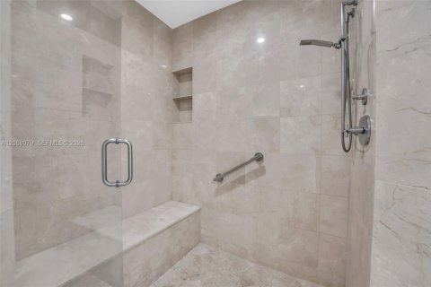 Condominio en venta en Bal Harbour, Florida, 2 dormitorios, 177.72 m2 № 2303881 - foto 19