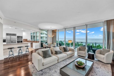 Condominio en venta en Bal Harbour, Florida, 2 dormitorios, 177.72 m2 № 2303881 - foto 2