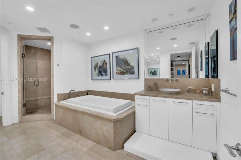 Condominio en venta en Bal Harbour, Florida, 2 dormitorios, 177.72 m2 № 2303881 - foto 21