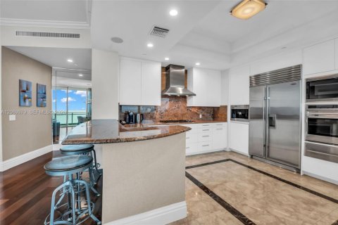 Condominio en venta en Bal Harbour, Florida, 2 dormitorios, 177.72 m2 № 2303881 - foto 14