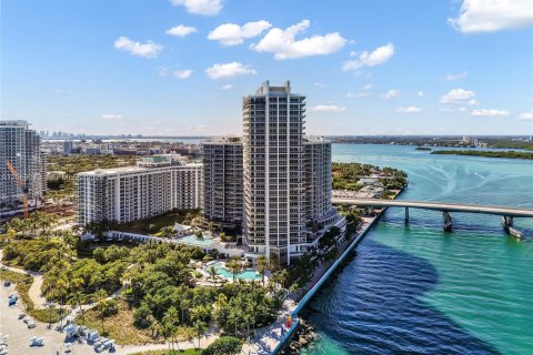 Condominio en Bal Harbour, Florida, 2 dormitorios  № 2303881