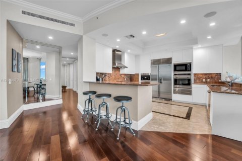Condominio en venta en Bal Harbour, Florida, 2 dormitorios, 177.72 m2 № 2303881 - foto 8