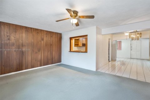 Villa ou maison à vendre à Miami Springs, Floride: 3 chambres, 143.72 m2 № 2013411 - photo 19