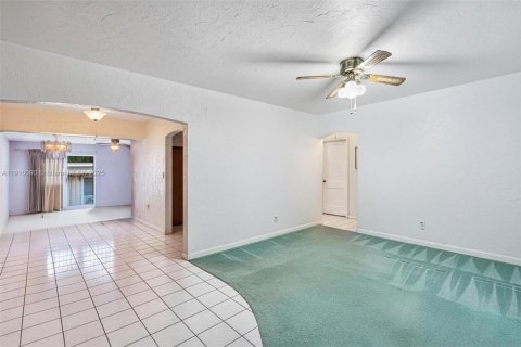 Villa ou maison à vendre à Miami Springs, Floride: 3 chambres, 143.72 m2 № 2013411 - photo 16