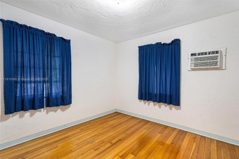 Villa ou maison à vendre à Miami Springs, Floride: 3 chambres, 143.72 m2 № 2013411 - photo 25