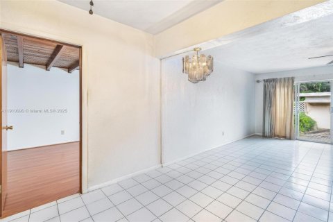 Villa ou maison à vendre à Miami Springs, Floride: 3 chambres, 143.72 m2 № 2013411 - photo 15