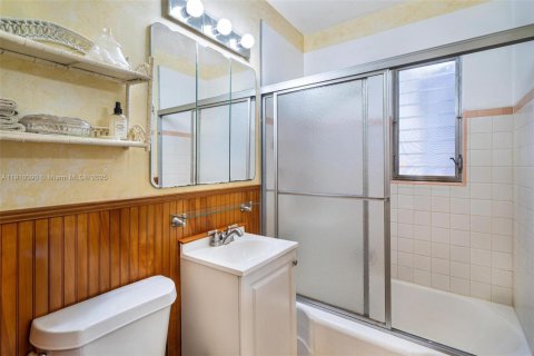 Villa ou maison à vendre à Miami Springs, Floride: 3 chambres, 143.72 m2 № 2013411 - photo 26