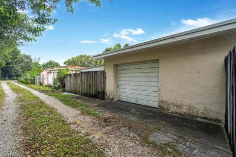 Villa ou maison à vendre à Miami Springs, Floride: 3 chambres, 143.72 m2 № 2013411 - photo 10