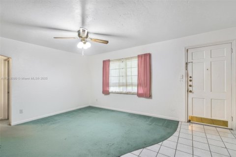 Villa ou maison à vendre à Miami Springs, Floride: 3 chambres, 143.72 m2 № 2013411 - photo 17