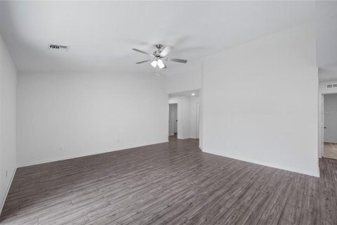 House in Port Charlotte, Florida 3 bedrooms, 156.08 sq.m. № 1107143 - photo 4
