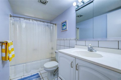 Condo in Longboat Key, Florida, 2 bedrooms  № 1669918 - photo 21