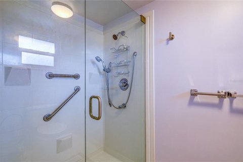 Condo in Longboat Key, Florida, 2 bedrooms  № 1669918 - photo 17