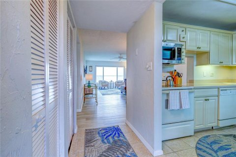 Condo in Longboat Key, Florida, 2 bedrooms  № 1669918 - photo 3