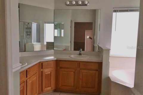 Villa ou maison à louer à Oviedo, Floride: 4 chambres, 190.64 m2 № 2419930 - photo 11