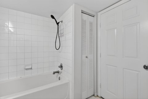 Condominio en venta en Jensen Beach, Florida, 2 dormitorios, 99.13 m2 № 2192749 - foto 23