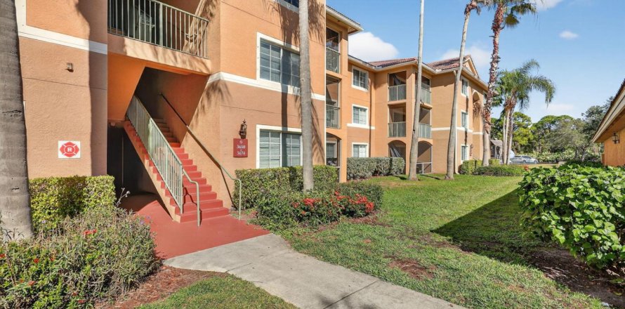 Condominio en Jensen Beach, Florida, 2 dormitorios  № 2192749