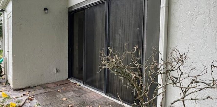 Condo in Coconut Creek, Florida, 3 bedrooms № 1182552
