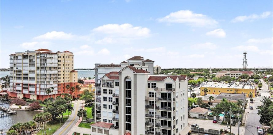 Condominio en Cocoa, Florida, 4 dormitorios  № 2148222