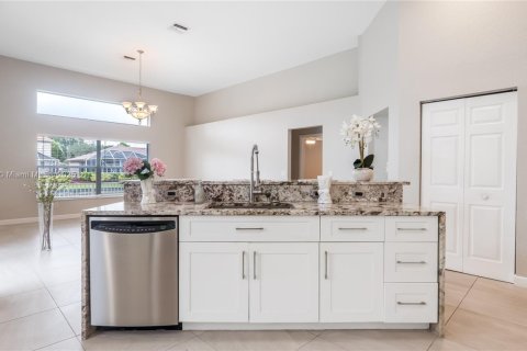 Villa ou maison à louer à Coral Springs, Floride: 4 chambres, 243.03 m2 № 1931386 - photo 11