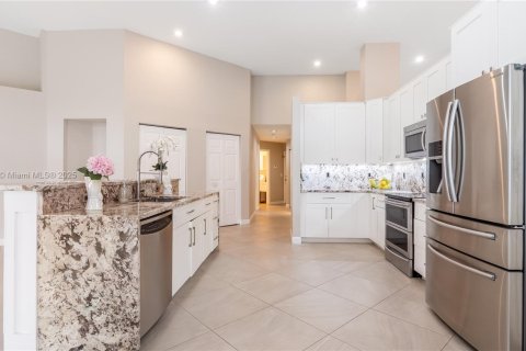 Villa ou maison à louer à Coral Springs, Floride: 4 chambres, 243.03 m2 № 1931386 - photo 9