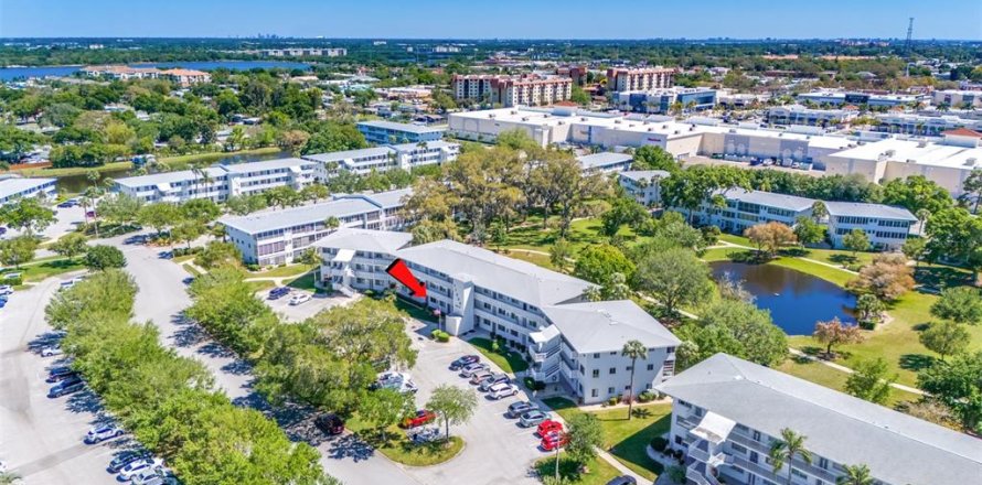 Condominio en Seminole, Florida, 1 dormitorio № 1771945