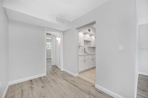 Condominio en venta en Seminole, Florida, 1 dormitorio, 59.27 m2 № 1771945 - foto 5