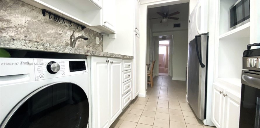 Condo in Miami Beach, Florida, 1 bedroom  № 2174136