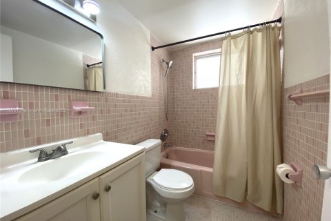 Condo in Miami Beach, Florida, 1 bedroom  № 2174136 - photo 11