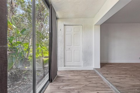 Condo in Weston, Florida, 2 bedrooms  № 1891897 - photo 16