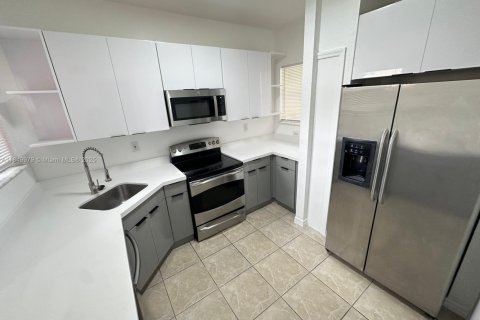 Touwnhouse à louer à Florida City, Floride: 3 chambres, 141.86 m2 № 1852438 - photo 2