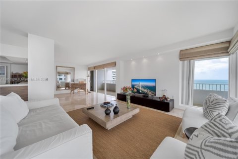 Condo in Key Biscayne, Florida, 3 bedrooms  № 1857350 - photo 13