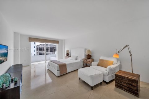 Condo in Key Biscayne, Florida, 3 bedrooms  № 1857350 - photo 24