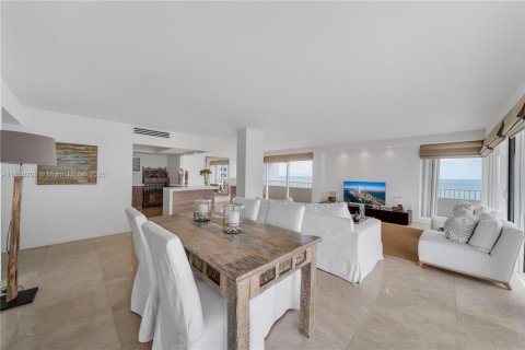 Condo in Key Biscayne, Florida, 3 bedrooms  № 1857350 - photo 15