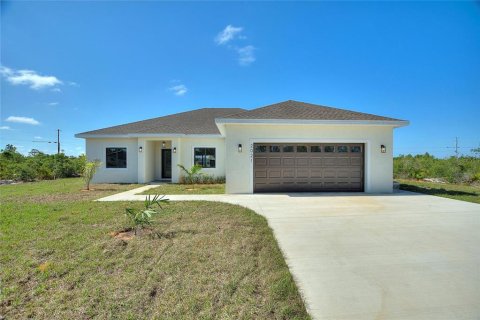 House in Indian lake estates, Florida 3 bedrooms, 167.69 sq.m. № 1718557 - photo 1