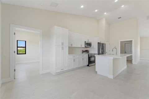 House in Indian lake estates, Florida 3 bedrooms, 167.69 sq.m. № 1718557 - photo 8