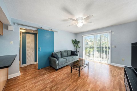 Condo in Tampa, Florida, 2 bedrooms  № 1521626 - photo 10