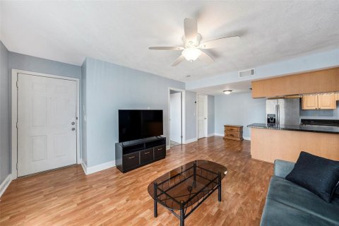 Condo in Tampa, Florida, 2 bedrooms  № 1521626 - photo 12
