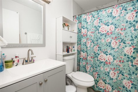 House in North Lauderdale, Florida 3 bedrooms, 185.71 sq.m. № 1316633 - photo 16