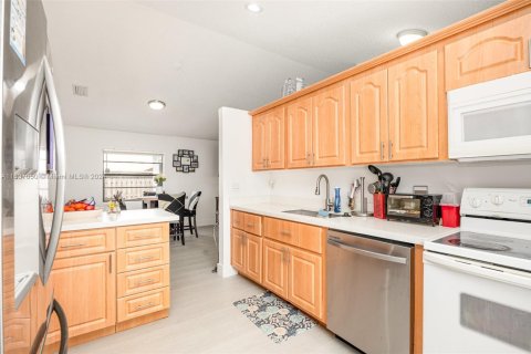 House in North Lauderdale, Florida 3 bedrooms, 185.71 sq.m. № 1316633 - photo 4