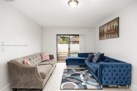 House in North Lauderdale, Florida 3 bedrooms, 185.71 sq.m. № 1316633 - photo 9