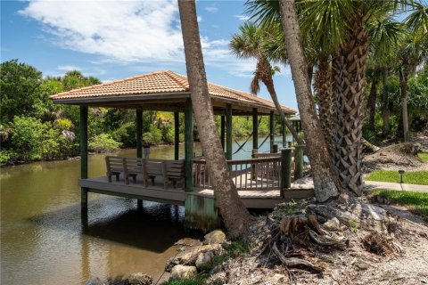 House in Palm Coast, Florida 4 bedrooms, 280.1 sq.m. № 1911934 - photo 3