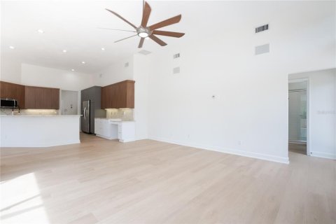 House in Palm Coast, Florida 4 bedrooms, 280.1 sq.m. № 1911934 - photo 24